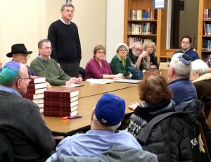 Rabbi Benjamin Shull offered practical tips over four sessions in the Flax Library on what it takes to deliver an effective d’var Torah. (Photo by Felicia R. Black)